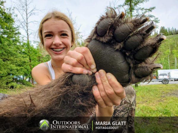 Father, daughter brown bear hunt in Alaska