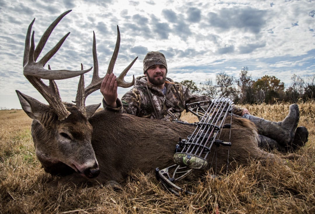 Trophy Buck on with South Fork Outfitting