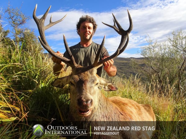 This tahr and red stag combo hunt takes place in some of the most visually stunning and dramatic scenery in the Southern Alps of New Zealand.